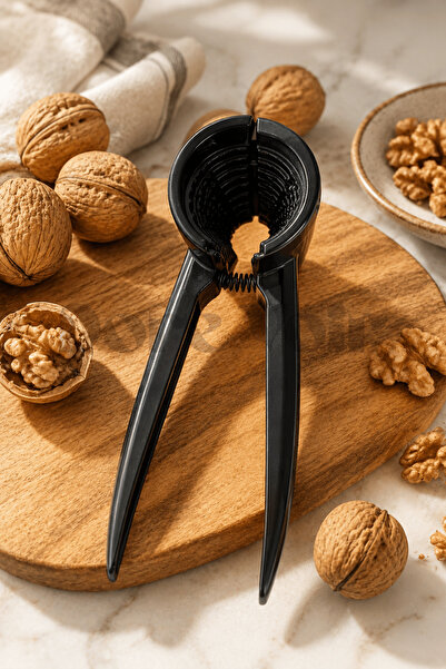 Dore Voir Walnut and Hazelnut Cracker Cast Iron-Black 18 cm