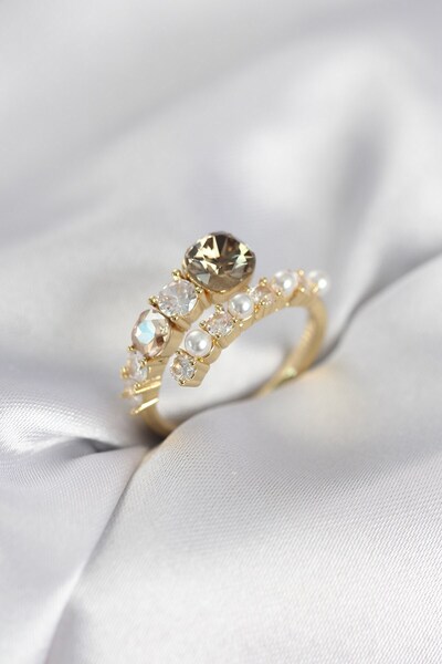 Inure Jewelry خاتم نسائي من الذهب اللون الذهبي مرصع بالزركون واللؤلؤ