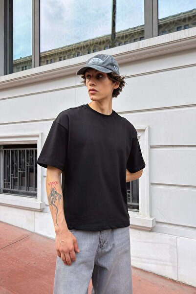 Flaw Wear تي شيرت أسود بقصة بوكسي أساسية