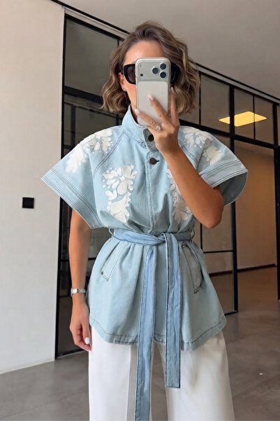 SHILSEE BEUTİQUE VESTĂ LUNGĂ DIN DENIM ALBASTRU DESCHIS, CU ELEVEȚIE FRONTALĂ...