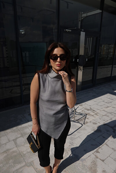 Özge Özgenç Bluză cu tăietură asimetrică și tul pe suprafață