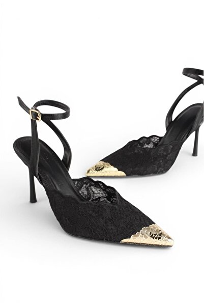 luuq shoes حذاء بكعب عالٍ من LUNE مزين بالدانتيل ومطرز بإبزيم معدني ذهبي