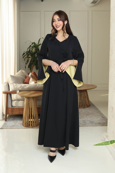 JAQUEEN Black Robe with a Loose Design and Graduated Sleeves with Soft Lining