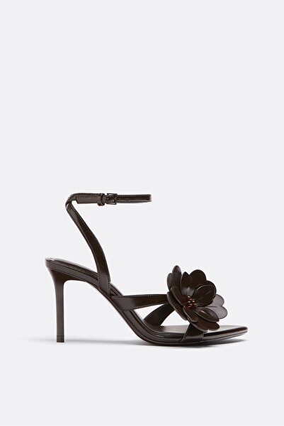 Stradivarius Çiçek detaylı topuklu sandalet