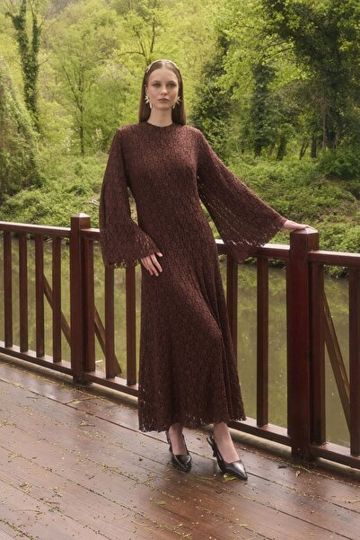 Birgül Bektaş Rochie maro din dantelă Gardenia