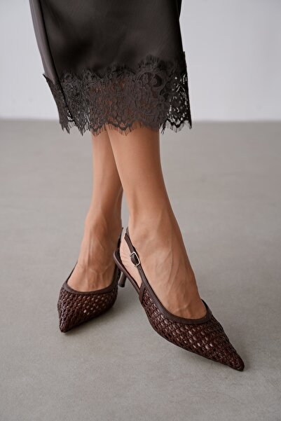 selin shoes Capria Sivri Burun Bilek Ayarlanabilir Toka Kadın Topuklu Ayakkabı- KAHVERENGİ