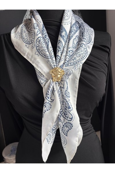 CROCUS DESIGN Model de șal, eșarfă albastră și albă 70x70, broșă ESTE UN CADOU