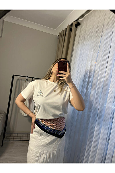 Sırtı Renkli Papatya Baskılı Basic T-Shirt Ekru