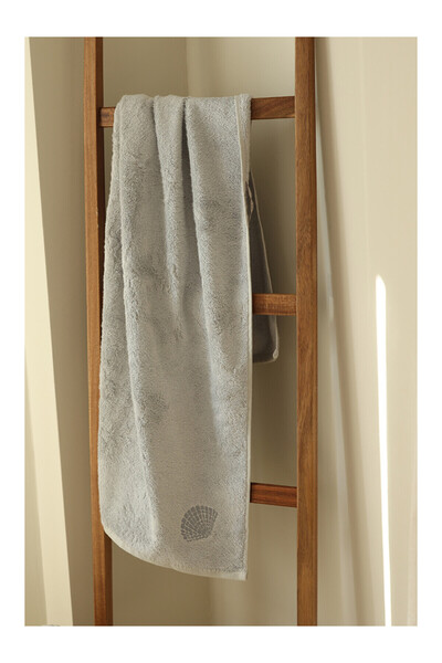 LC Waikiki Nevavm Bamboo Embroidered Bath Towel 70X140 cm Gray