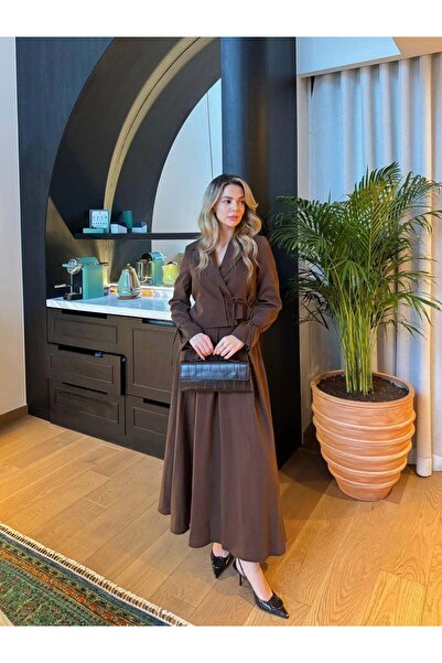 Miraydın Butik Γυναικείο Κομψό Σετ Σακάκι και Φούστα με Λεπτομέρεια στον Γιακ...