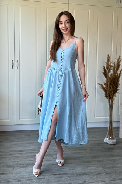 Dilay Gökoğlu Butik Mavi Askılı Önü Düğmeli Yırtmaçlı Midi Elbise