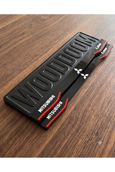 WOODDOOM Mitsubishi İsme Özel Beyaz Kabartmalı Lüks Pleksi Plakalık
