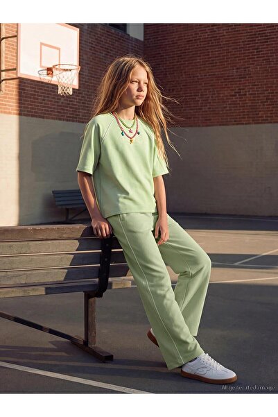 LC Waikiki طقم ناعم الملمس للفتيات (S6)
