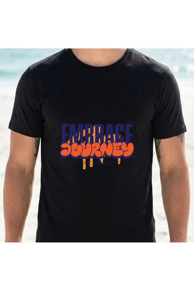 BASEPULSE تي شيرت رجالي أسود بطباعة جرافيك Embrace Journey مناسب للشاطئ والمل...