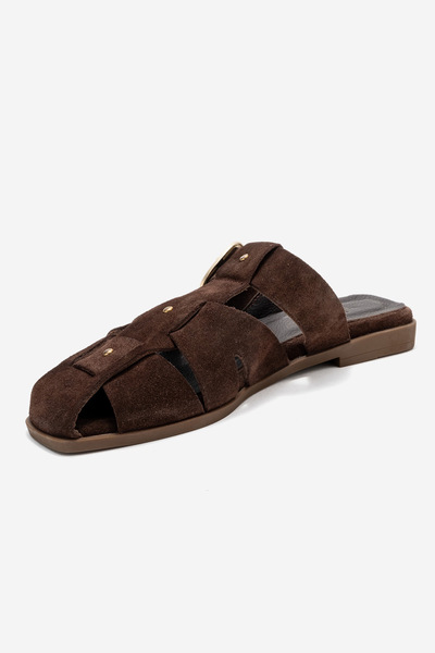 PASSAGE SHOES شبشب نسائي من الجلد الطبيعي مزين بإبزيم 6374 من جلد الغزال البني