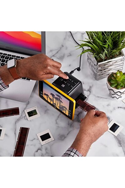 Kodak Scanner digital, Slide N Scan, 13 MP până la 22 MP, pentru filme/lamele, ecran lat de 7 inci, digitalizează fotografii vechi, transfer rapid prin USB-C sau HDMI, ajustare a culorilor și a luminozității, stocare pe card SD