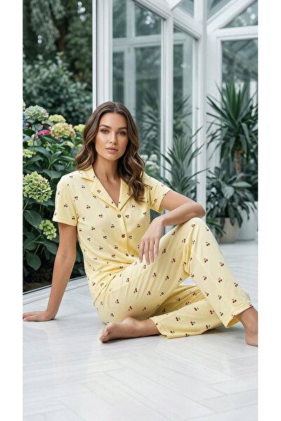 LANA HOMEWEAR KADIN SARI KİRAZ BASKILI ÖNDEN DÜĞMELİ BEBE YAKA MİLAN KUMAŞ YU...