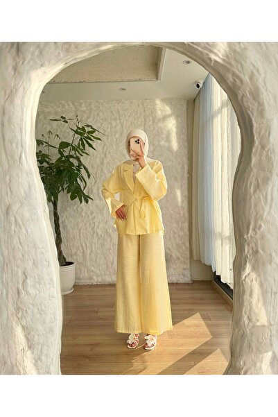 BELLASTORE طقم نسائي مكون من سترة وبنطلون باللون الأصفر الفاتح مع حزام مدمج