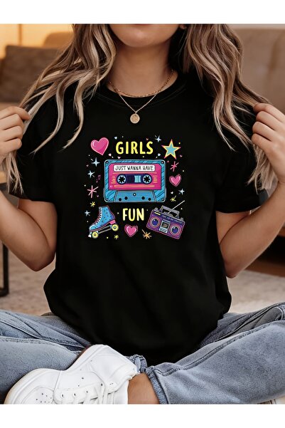 KYMC07 تي شيرت نسائي بطباعة "JUST WANNA HAVE FUN" - تصميم ريترو بطباعة شريط ك...