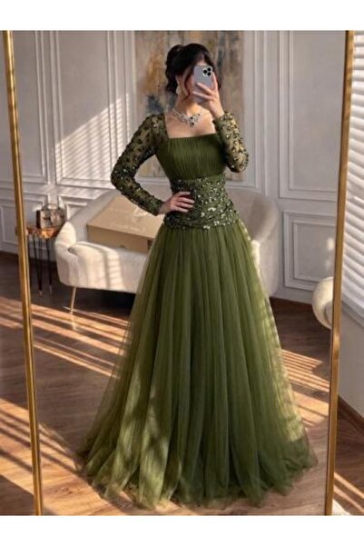 BASMA FASHION فستان سهرة أنيق من التول الزيتوني مع تطريز فاخر بالترتر.