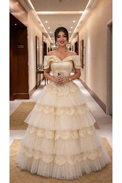 FASHION فستان سهرة كلاسيكي فاخر باللون البيج اللؤلؤي، بتصميم طبقات التل الملف...