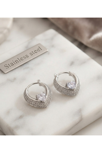 stainless steell أقراط فضية اللون مرصعة بحجر الزركون على شكل قلب من الفولاذ