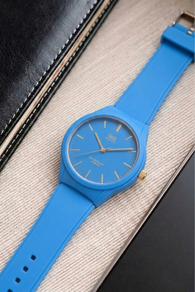 Q&Q 10 Atm Water Resistant Unisex Colorful Wristwatch
