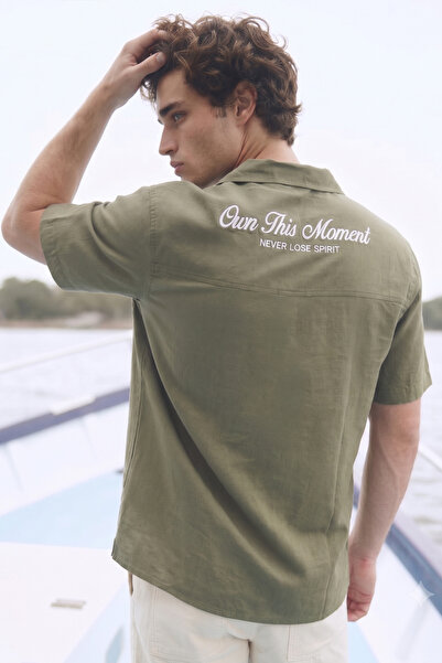 BARRELS AND OIL Men's Oversize Shirt with Embroidered Back Lettering - Khaki