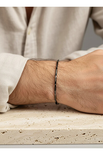 Valmont Men's Black Metal Geometric Thin Chain Bracelet