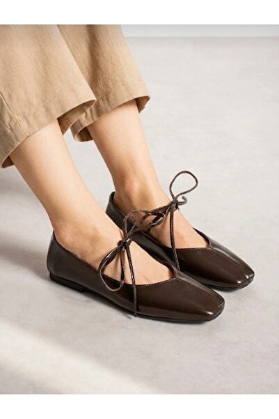waito Mier Closed-Toe Women's Ballet Flats