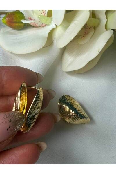 Goldensisters Jewelry Altın rengi Çelik midye kabuğu küpe