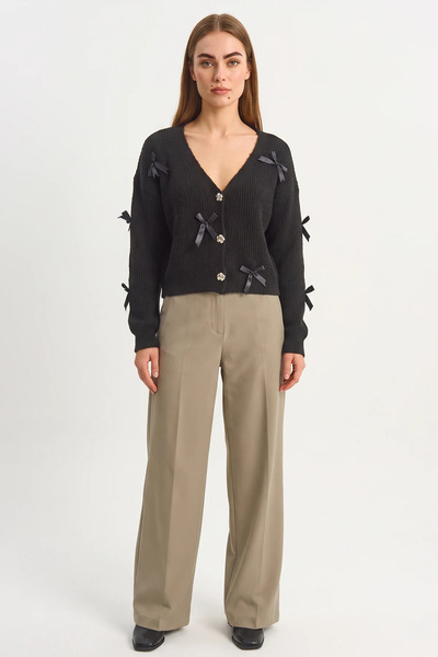Efnaz style Women's V-Neck Oversize Buttoned Black Cardigan with Bow Accessories