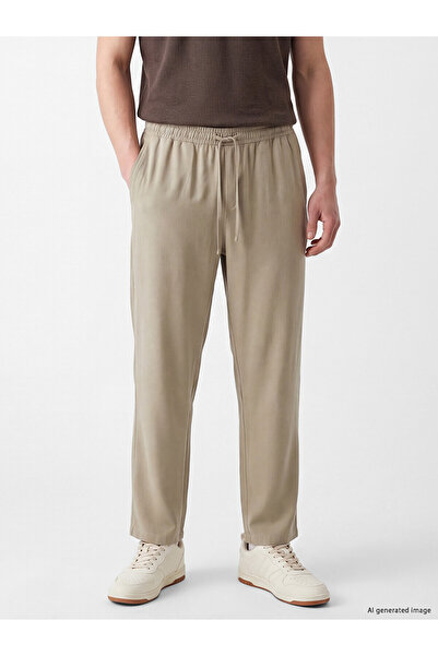 LC Waikiki Pantaloni pentru bărbați NEVAVM Relax Fit Gabardin cu diferență de...