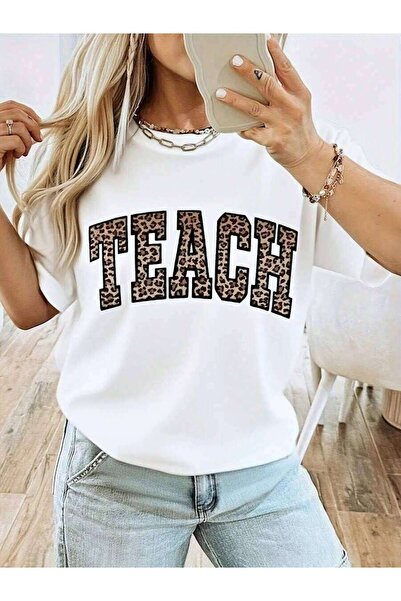 29CUN قميص نسائي كبير الحجم للمعلمات - أحمر مع نقش TEACH وطباعة جلد الفهد، يا...