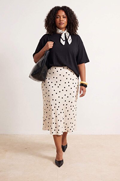 Trendyol Curve Ecru Polka Dot Midi Webrock in Übergröße TBBSS26AZ00056