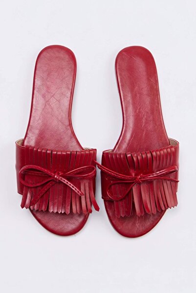 TRENDYOL SHOES شبشب نسائي بتفاصيل شرابة حمراء TAKSS26TE00041