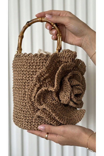 WOMANBAG حقيبة كتف مصنوعة يدويًا من القش بتصميم وردة كبيرة ومرصعة بالأحجار (ل...