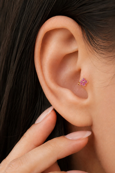 Sacce Scarves&Accessories Pembe Çiçekli Tragus Piercing – Halka Model, 6 mm