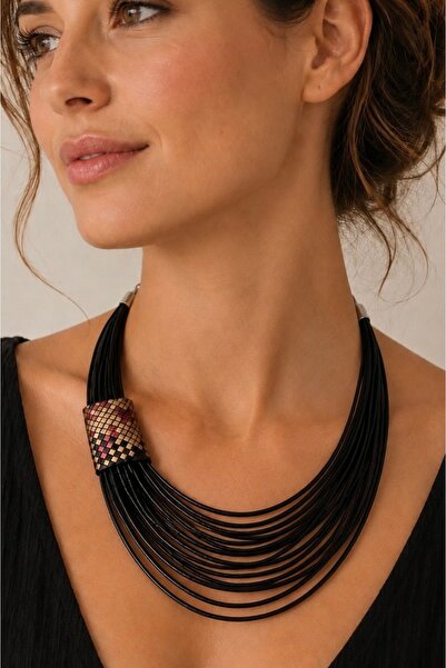 Kutcha Accessories Çok Katmanlı Siyah Mumlu İp Kolye – Deri Detaylı Şık Tasarım