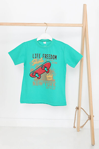 LC Waikiki Grünes bedrucktes Kurzarm-T-Shirt für Jungen - 27383
