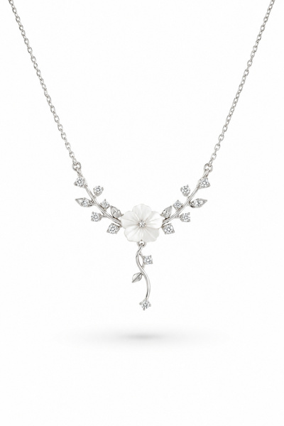 Lucente Jewellery Women's Necklace with Special Box - Magnolia Ivy Special De...