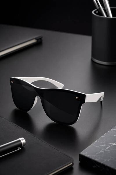 Nilu Moda Luxury Series Black Oversize Solid Glass Sunglasses
