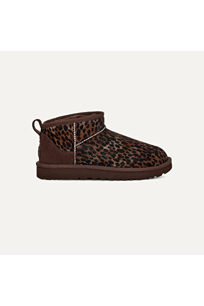 UGG أحذية وجزمات نسائية بنعل مطاطي ونقشة جلد الفهد