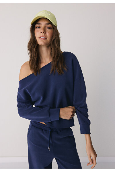Stradivarius Yumuşak dokulu, açık omuzlu sweatshirt