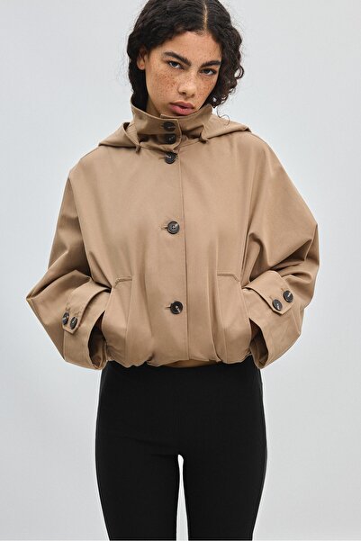 Stradivarius Kapüşonlu kısa oversize trençkot