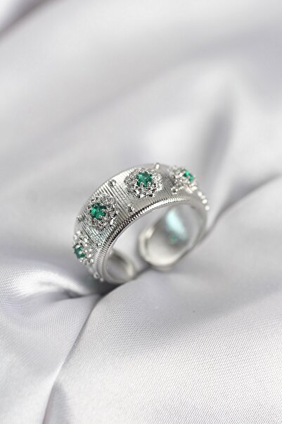 Inure Jewelry خاتم نسائي عتيق من حجر الزركون الأخضر باللون الفضي