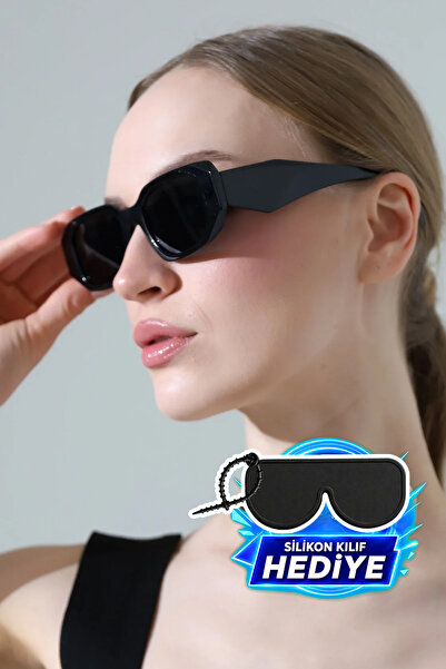 MİLANO KORS Women's Black Frame Handle Detail Black Glass Sunglasses