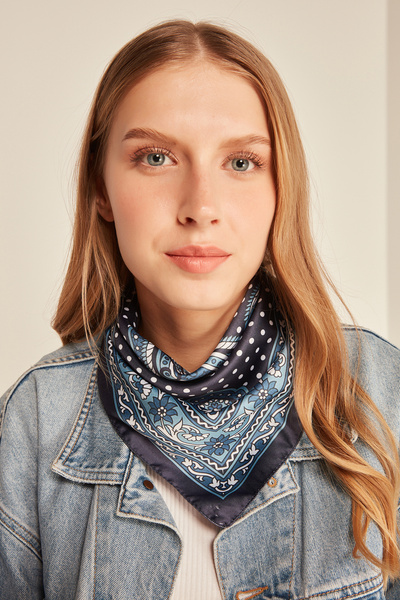 Axesoire 13935 Şal Desenli Lacivert Saten Bandana Fular 50x50 cm