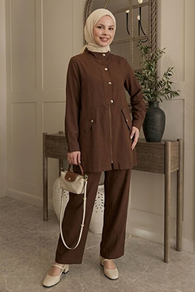 InStyle Καφέ Κοστούμι με Κουμπιά, Λεπτομέρεια Καπέλου και Σακάκι