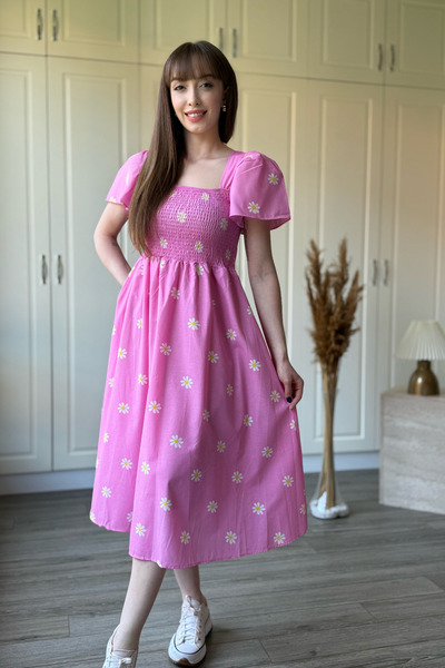 Dilay Gökoğlu Butik Rochie roz midi cu mâneci tip balon și detaliu la spate